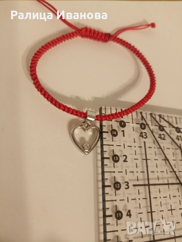 Дамска гривна с червен конец и висулка от сребро - сърце , снимка 5 - Гривни - 53307718