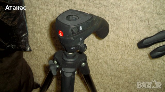 Алуминиеви стативи  Manfrotto 2бр  за DSLR фотоапарати, снимка 7 - Чанти, стативи, аксесоари - 39253073
