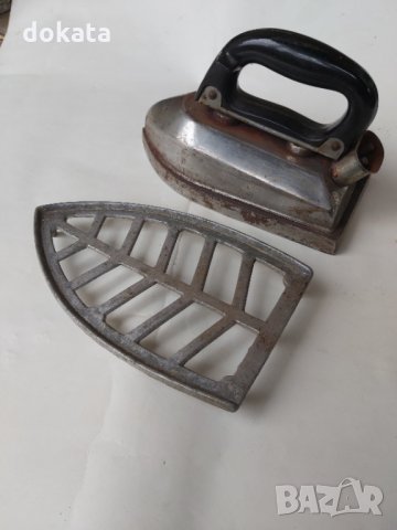 Стара ютия на ток със поставка., снимка 3 - Антикварни и старинни предмети - 35137881