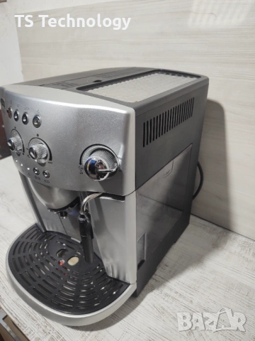Кафеавтомат - робот Delonghi MAGNIFICA ECO, снимка 3 - Кафемашини - 53039011