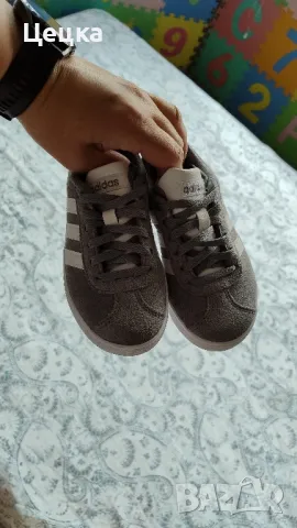 adidas, снимка 3 - Детски маратонки - 49638243