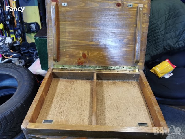 Старо нощно шкафче с медни орнаменти , снимка 11 - Антикварни и старинни предмети - 43105847