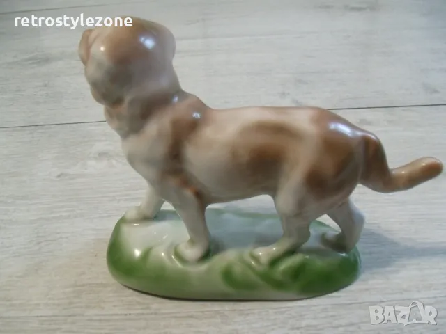 № 7732 стара порцеланова фигура   - размер 16,5 / 13,5 / 6 см - соц.период / България фабрика "Изида, снимка 2 - Други ценни предмети - 47646485