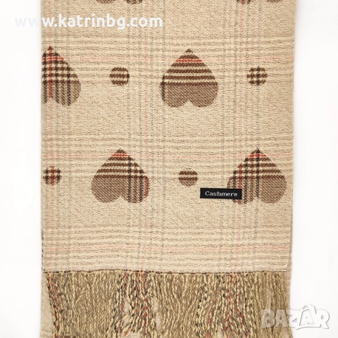 Бежов дамски зимен комплект на сърца-Шапка, шал и ръкавици- Подарък за жена, снимка 2 - Подаръци за жени - 52200827