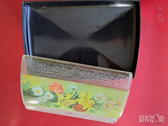 Старинна цветна кутийка с капаче, снимка 3 - Кутии за съхранение - 42948274