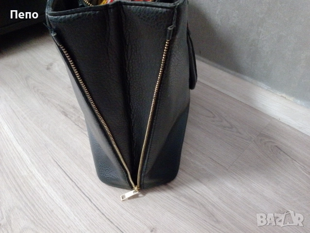 Чанта Prada, снимка 4 - Чанти - 52937271