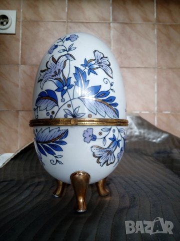 порцеланова кутия-яйце