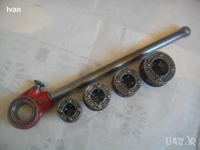 RIDGID MADE IN USA ПРОФЕСИОНАЛЕН РЕЗБОНАРЕЗЕН КОМПЛЕКТ ЗА РЕЗБИ ТРЪБИ 4ГЛАВИ ПАФТА ВИНТОРЕЗКА ПЛАШКА, снимка 9 - Други инструменти - 48048791