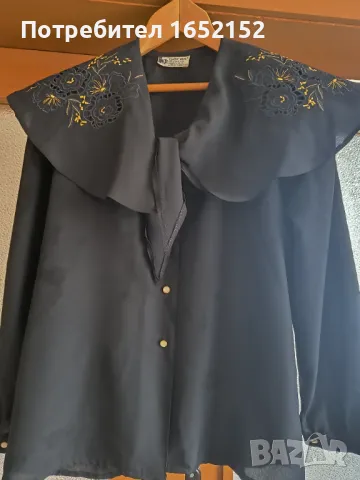 Черна блуза от тънка материя. 