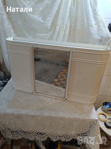 огледало -метален шкаф 893