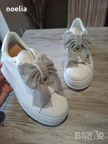 разпродажба - дамски кецове 