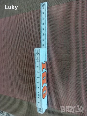 Компактен малък,дюлгерски метър.