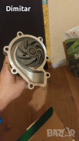 Водна помпа Мерцедес , снимка 3 - Части - 53153819