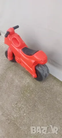 Червено пистово моторче за бутане с крака, снимка 3 - Коли, камиони, мотори, писти - 48539917