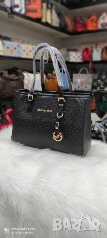 чанти 32х25см tommy hilfiger louis vuitton michael kors chanel gucci tommy hilfiger , снимка 14 - Чанти - 51458189