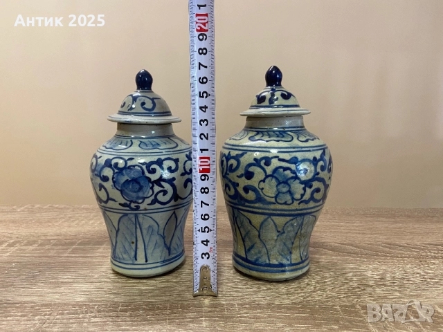 Двойка антикварни керамични вази с капачета, ръчна изработка, височина около 17 см, снимка 2 - Антикварни и старинни предмети - 51505494