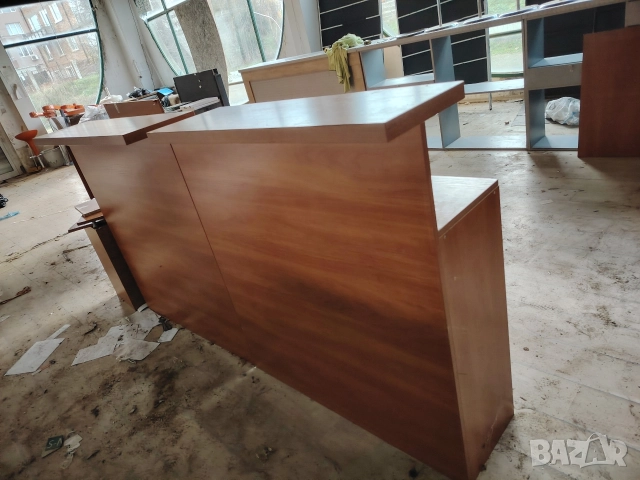 Щандове , шкафове и гръб за магазин, снимка 5 - Стелажи и щандове - 52655240