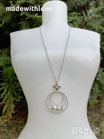 Сребристо колие със седеф и цирконии.