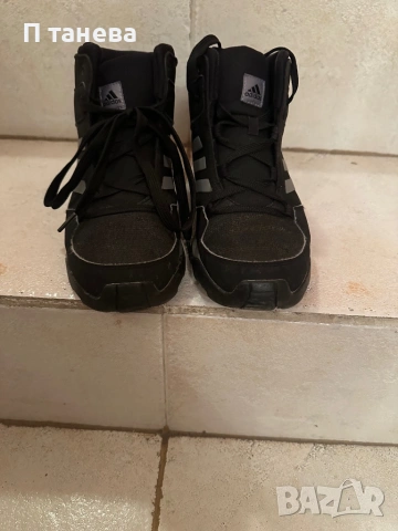 Зимни маратонки Adidas, снимка 2 - Маратонки - 53290232