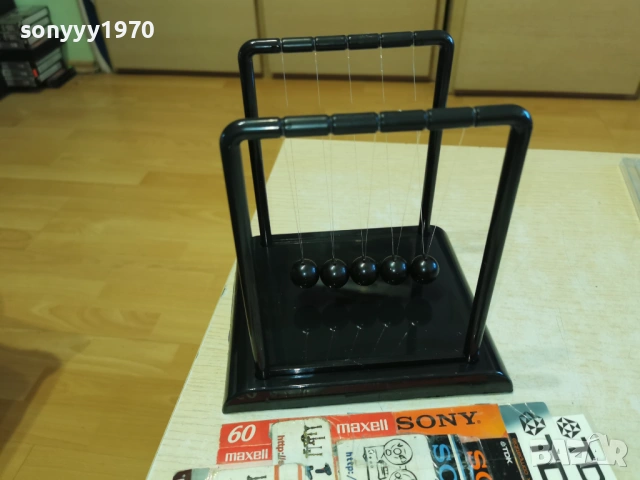 Люлката на Нютон-BLACK 18Х18Х15СМ 1501261032, снимка 5 - Колекции - 53105981