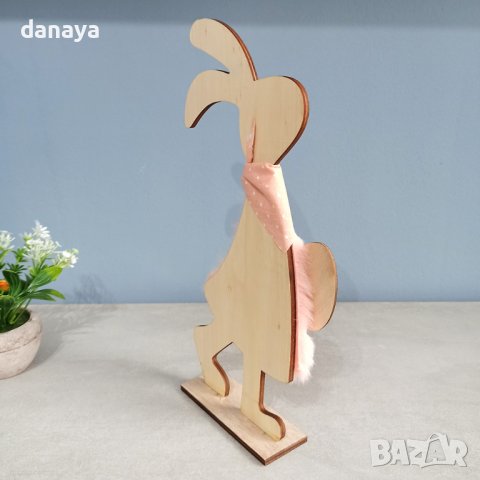 3660 Великденска декорация от дърво Заек с пухени дрехи, 30 см, снимка 5 - Декорация за дома - 40224522