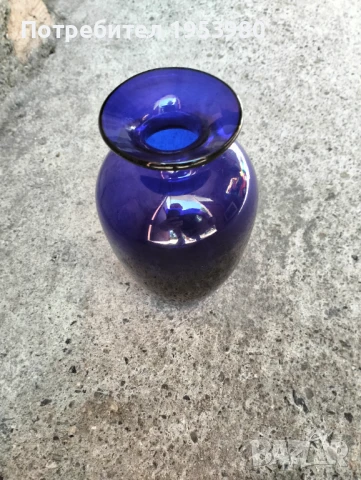 Ваза от синьо стъкло, снимка 1