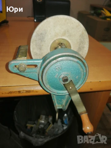 Продавам малък ръчен настолен шмиргел