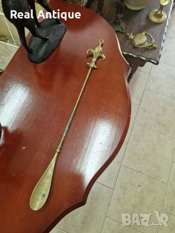 Антикварна голяма английска бронзова обувалка , снимка 1