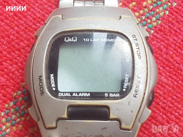 Часовник Q&Q с илюминатор