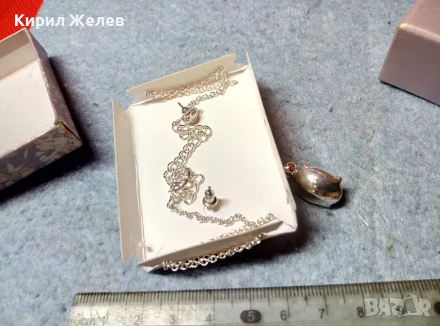 AVON Маркови ПОСРЕБРЕНИ СКЪПОЦЕННИ КОЛИЕ и ОБЕЦИ с ФАСЕТИРАНИ КАМЪНИ ГРАНАТ 47694, снимка 8 - Бижутерийни комплекти - 47561664