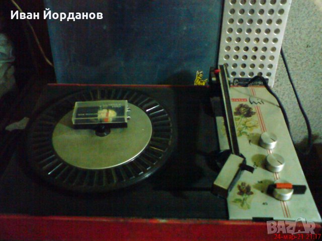 Грамофон Унитра с вграден усилвател, снимка 2 - Грамофони - 30303900