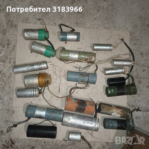 голям лот кондензатори за ел мотоли.