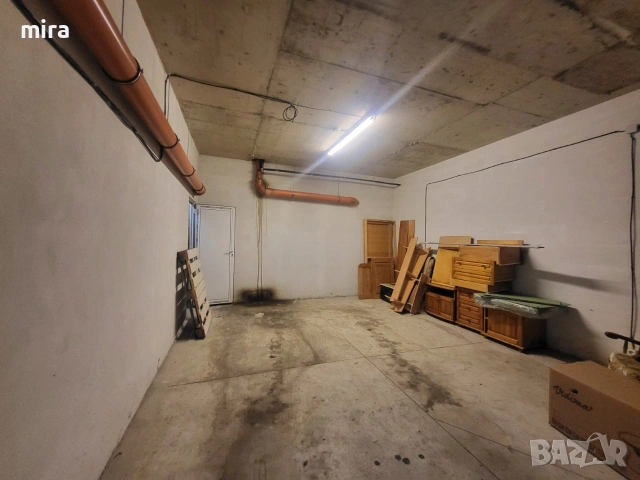 Гараж + Склад в Дървеница до бул. Андрей Липчев , снимка 3 - Гаражи и паркоместа - 53285644