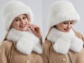 Зимен луксозен модерен комплект от две части в бяло- шапка и шал с прибиращ прорез/много топли