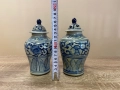 Двойка антикварни керамични вази с капачета, ръчна изработка, височина около 17 см, снимка 2