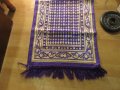 детско турско молитвено килимче, килимче за молитва за Намаз виолетов фон с красиви златни мотиви, снимка 2