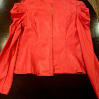 червено късо яке, снимка 1 - Якета - 44862173