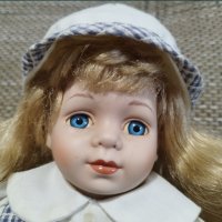 Колекционерска порцеланова кукла, снимка 2 - Колекции - 43748208