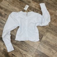 Бяла дамска блузка , снимка 3 - Блузи с дълъг ръкав и пуловери - 43861901