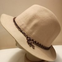 Дамска шапка Естествен филц 60 см, снимка 1 - Шапки - 35169680