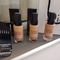 Фон дьо тен bobbi brown , снимка 2 - Декоративна козметика - 38158763