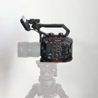 Кинокамера Panasonic AU-EVA1 Compact 5.7K Super 35mm плюс екстри, снимка 2 - Камери - 43103873