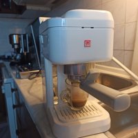 Кафе машина Бриел с ръкохватка с крема диск, работи перфектно и прави страхотно кафе с каймак , снимка 3 - Кафемашини - 37785472