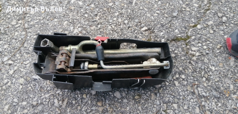 Комплект крик, ключ и кука.
За Фолксваген VW Volkswagen VAG
Нов внос
Не е нов
, снимка 1