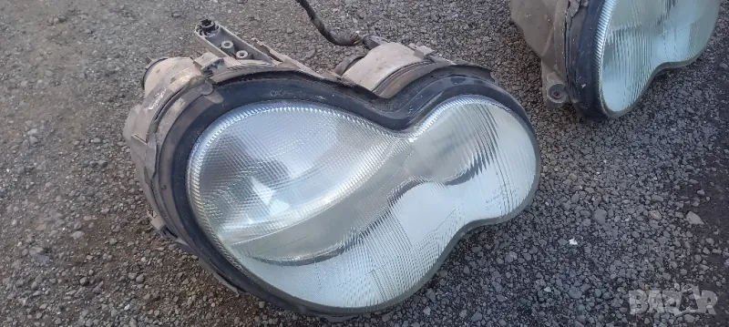 Десен фар Mercedes C-Class W203, снимка 1