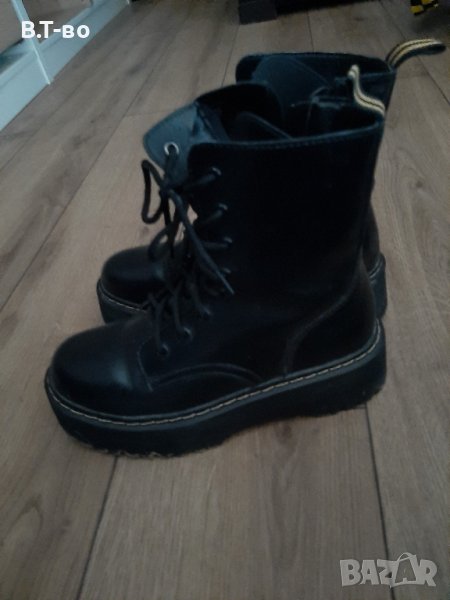 Жестоки дамски боти, снимка 1