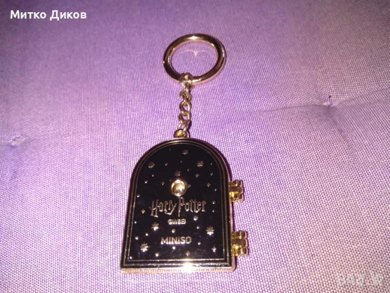 Harry Potter Miniso Hogwarts марков ключодържател нов с вътрешност и огледало, снимка 1