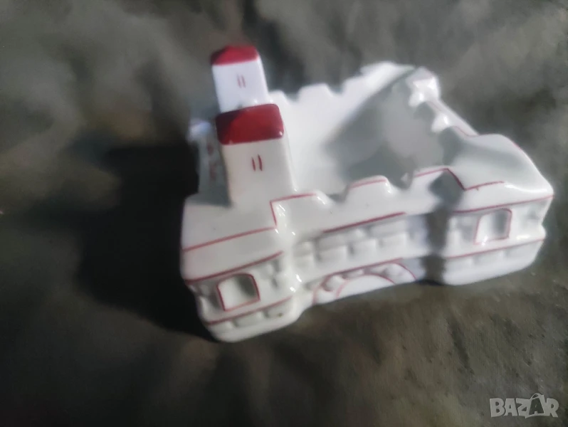 Продавам Продавам порцеланов пепелник Баба Вида и порцеланов фигурка паун, снимка 1