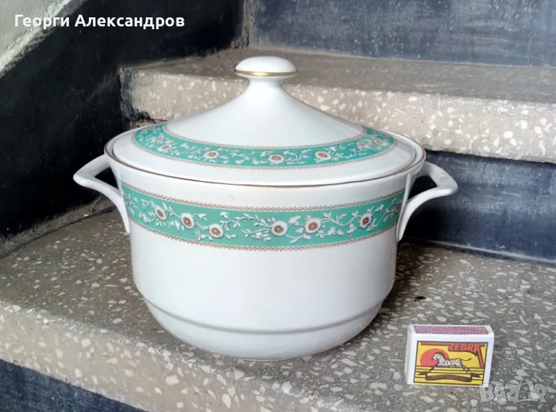 JLMENAU Graf Von Henneberg Porzellan 1777 Made in German Democratic Republic Стар ПОРЦЕЛАНОВ СУПНИК, снимка 1