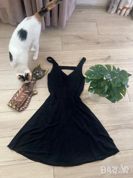 Малка черна рокля, снимка 1